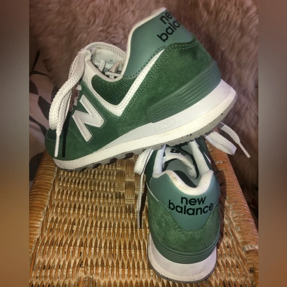 NEW BALANCE - Green & White Runners size 7 - Picture 5 of 6